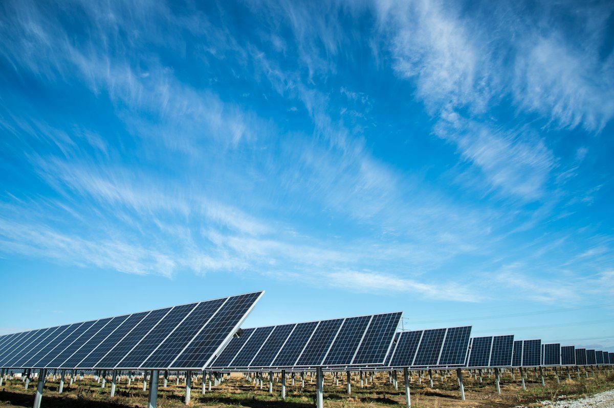 Grid-tie solar array